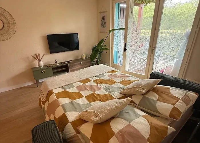 T2 Elegant Piscine Apartman